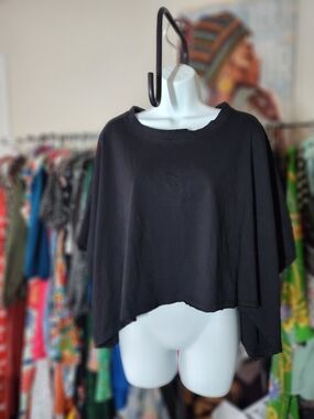 Zenana Outfitters Black Cropped Poncho Tee